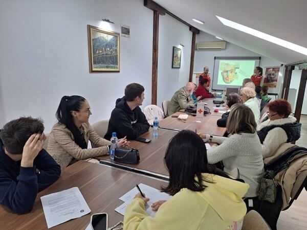 M 560912035 122183537108591122 3910636105982524976 N